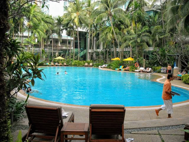 shangri-la hotel pool